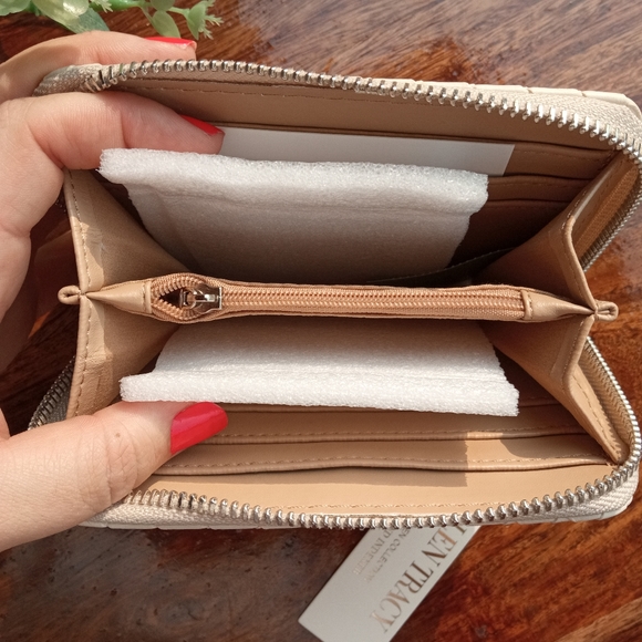 Basketweave Original Ellen Tracy NWT Wallet - Picture 14 of 17